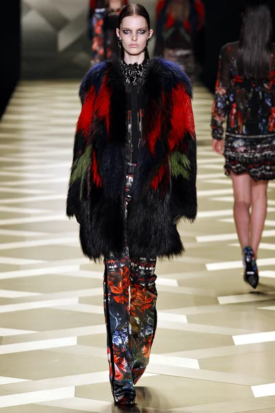 Look 13